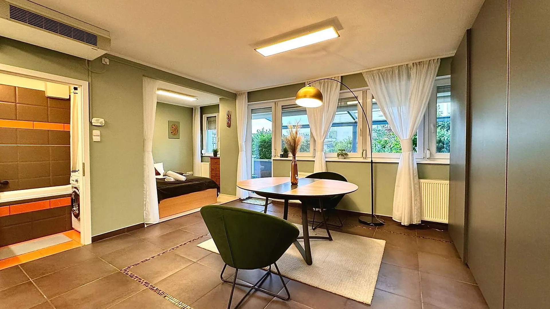 Private Rooftop Terrace - Sunny Retreat Budapest