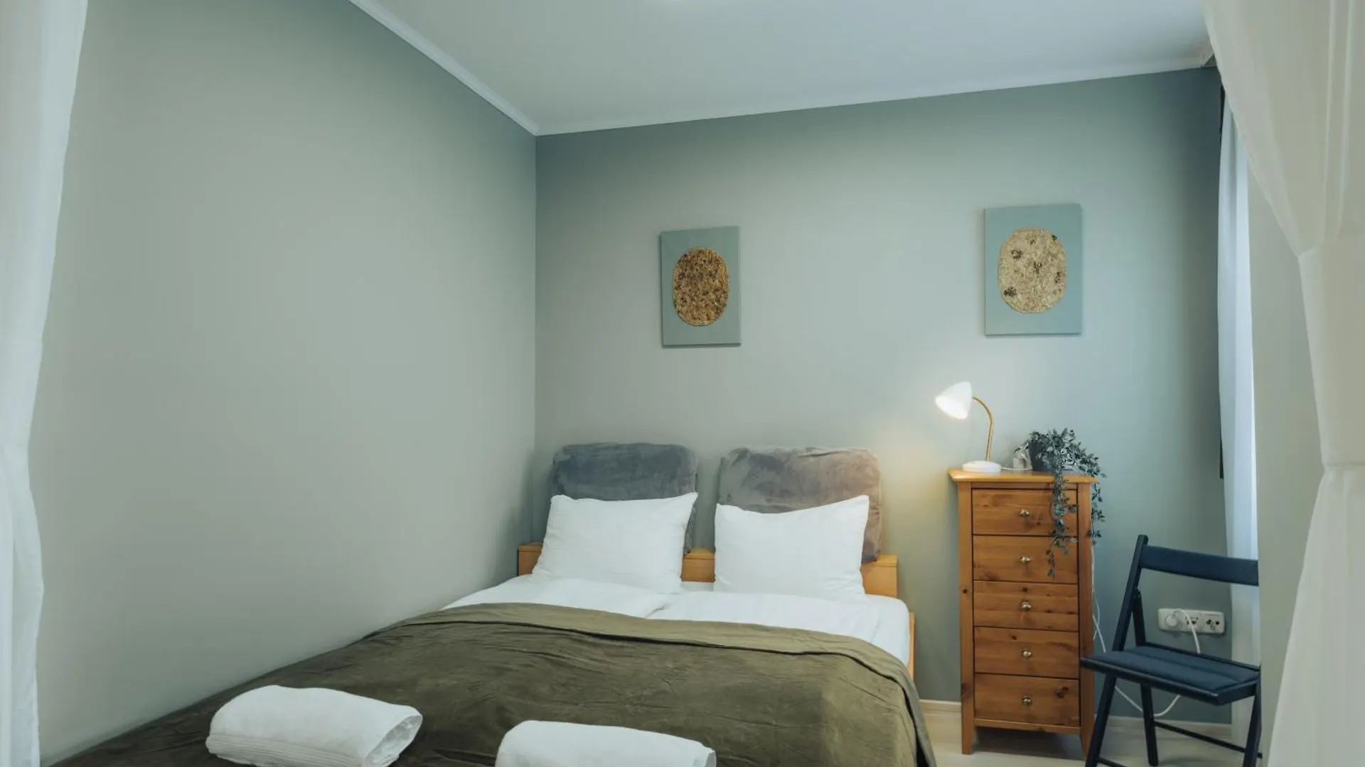Private Rooftop Terrace - Sunny Retreat Budapest Apartment