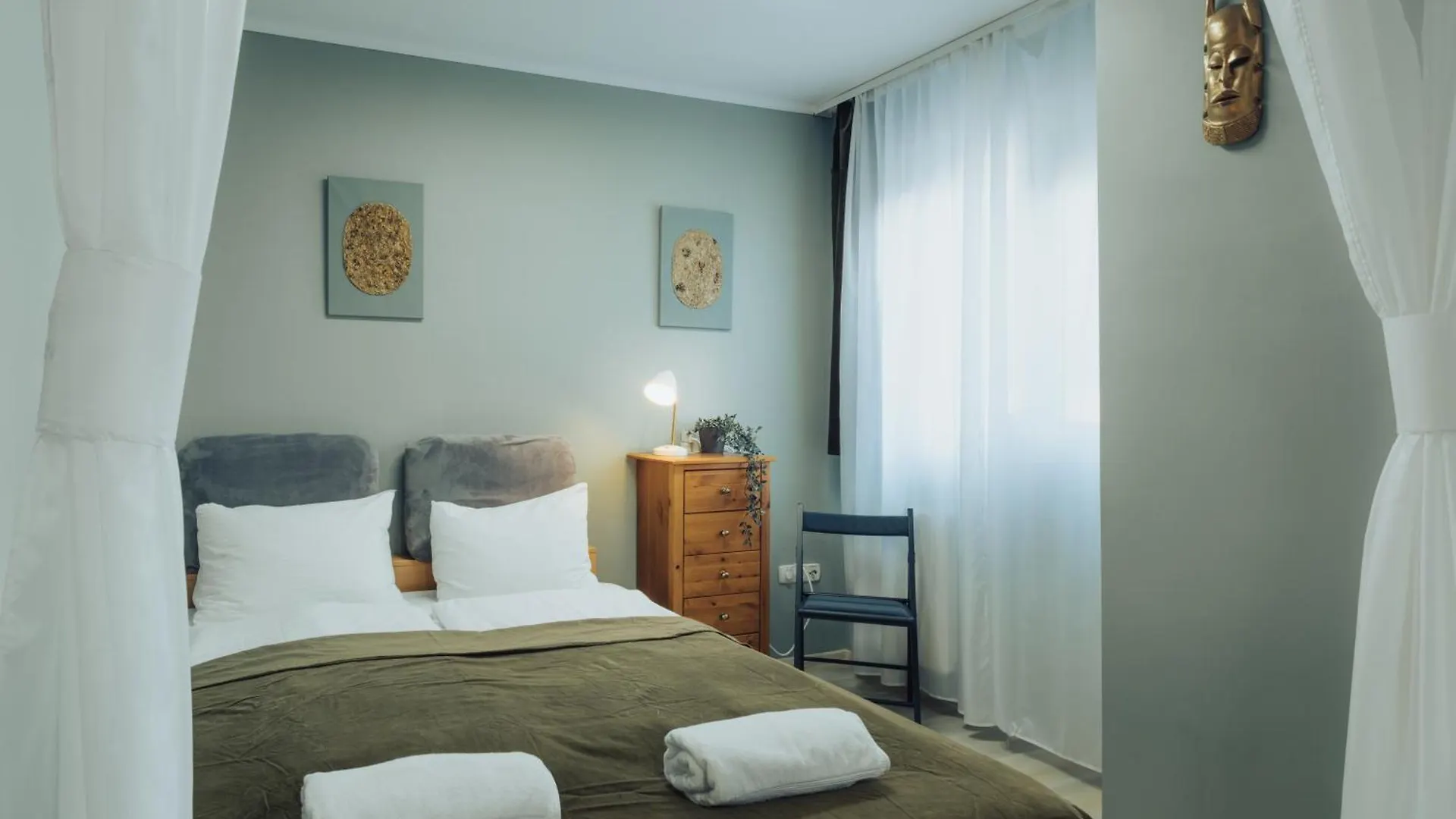 Private Rooftop Terrace - Sunny Retreat Budapest Apartment