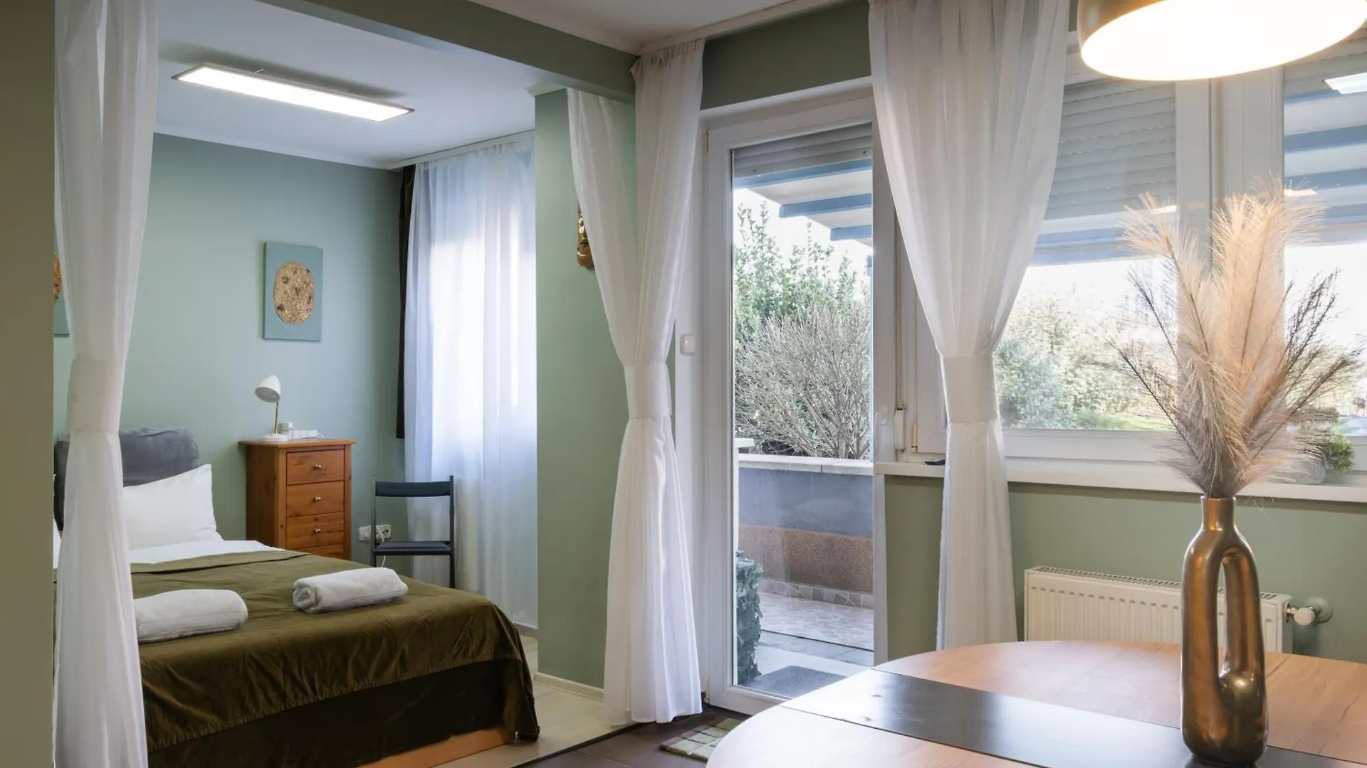 Private Rooftop Terrace - Sunny Retreat Budapest 0*,